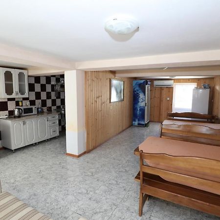 גודאותה Rozalin Guest House מראה חיצוני תמונה