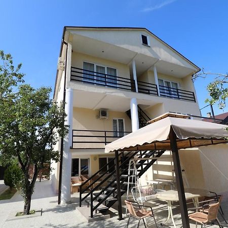 גודאותה Rozalin Guest House מראה חיצוני תמונה
