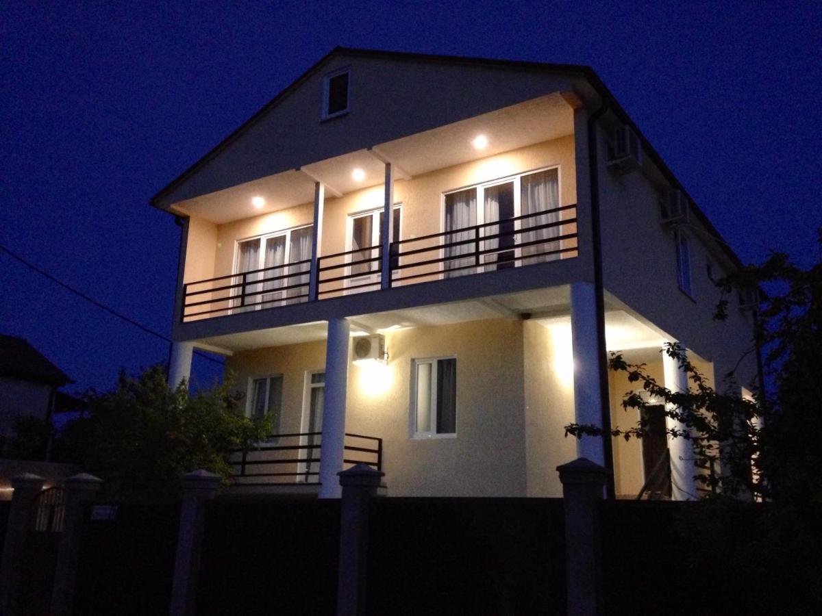 גודאותה Rozalin Guest House מראה חיצוני תמונה