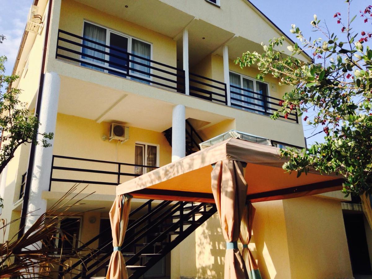 גודאותה Rozalin Guest House מראה חיצוני תמונה