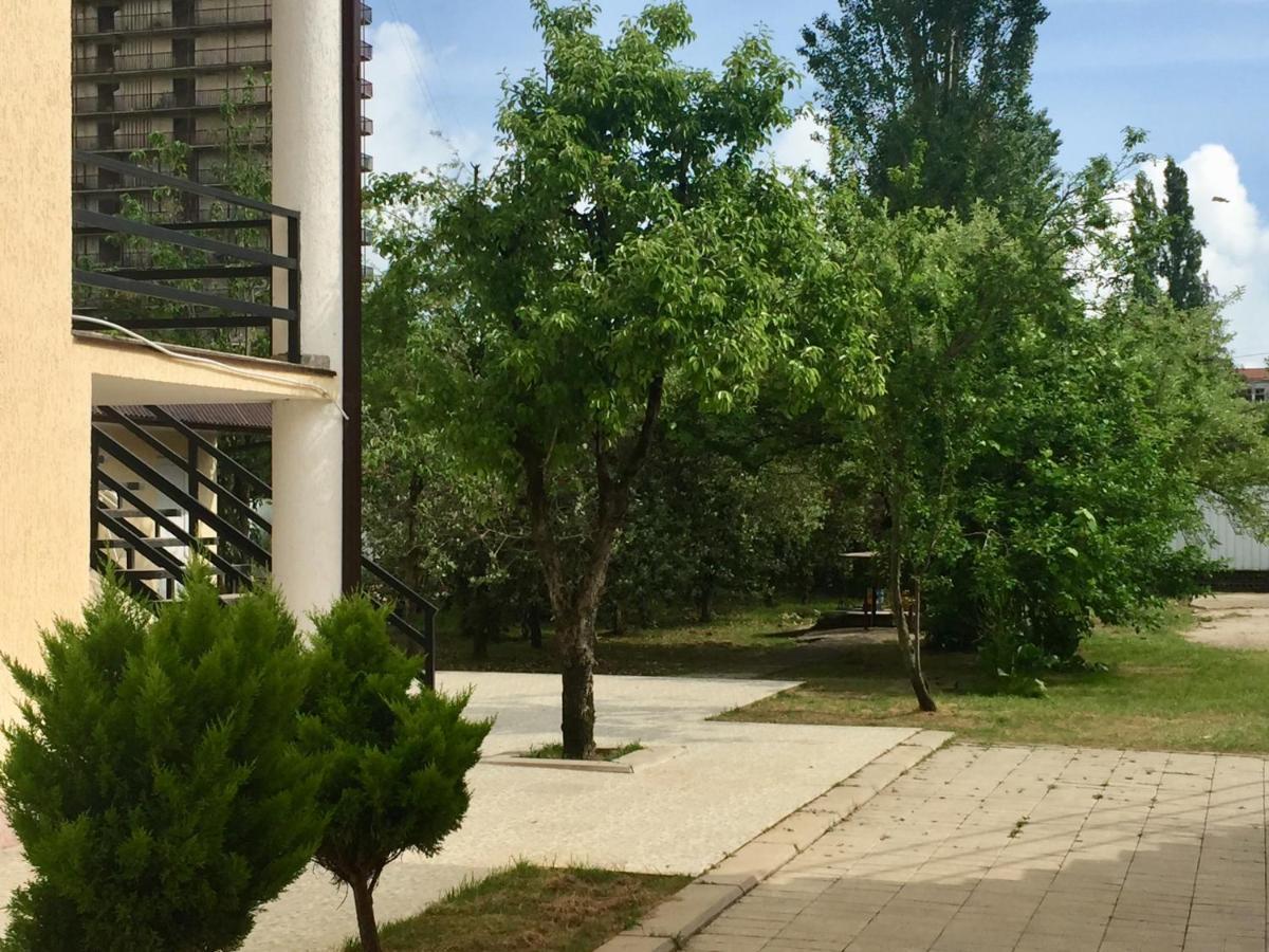 גודאותה Rozalin Guest House מראה חיצוני תמונה