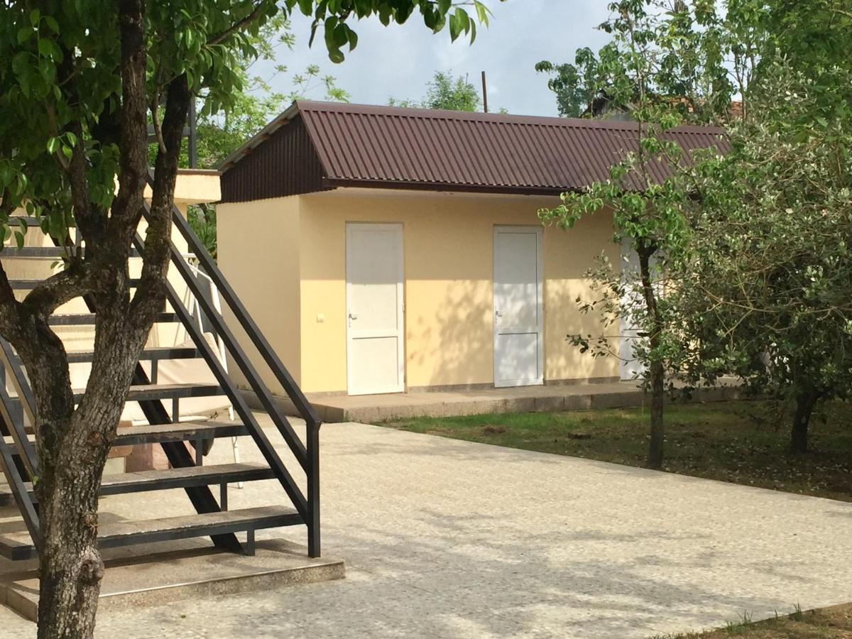 גודאותה Rozalin Guest House מראה חיצוני תמונה