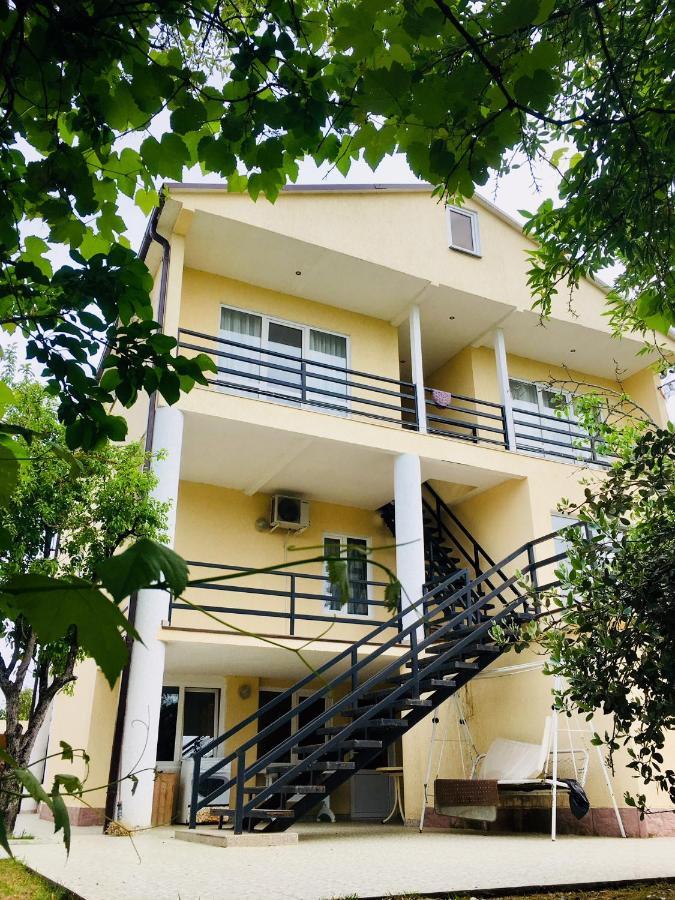 גודאותה Rozalin Guest House מראה חיצוני תמונה