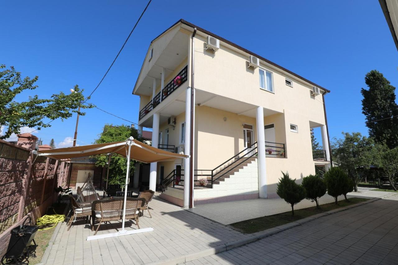 גודאותה Rozalin Guest House מראה חיצוני תמונה