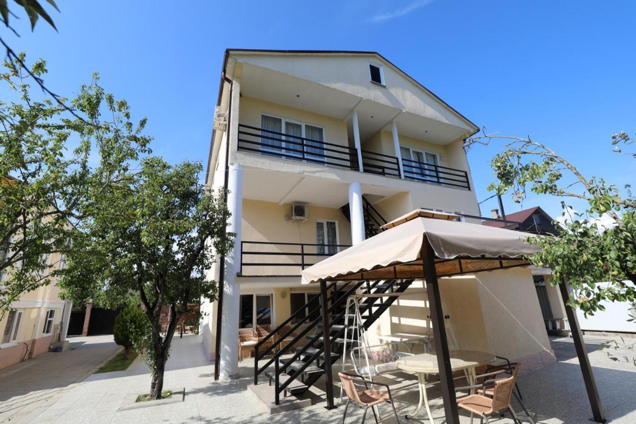 גודאותה Rozalin Guest House מראה חיצוני תמונה